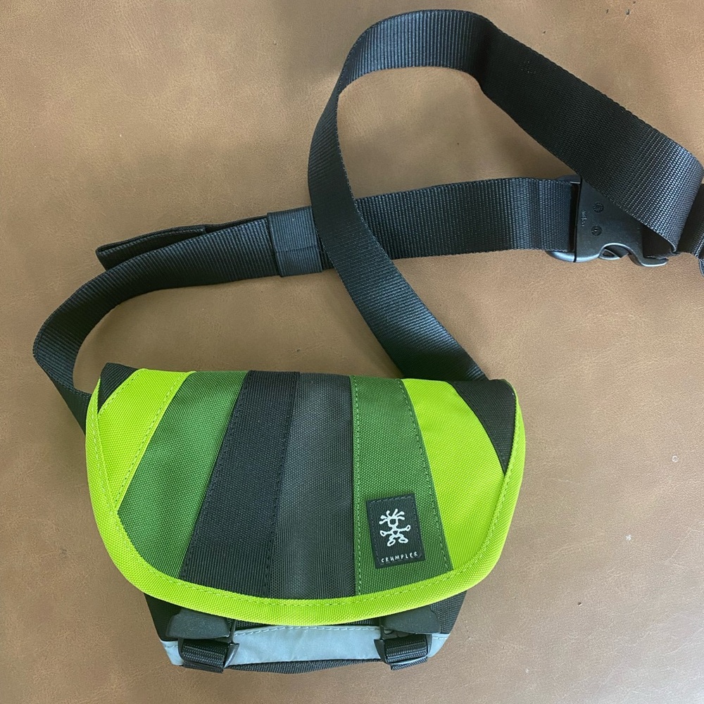 Crumpler Micro Messenger Sling Tuans Big Band
